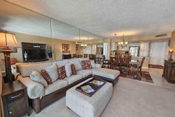 9820 Queensway Blvd. photo 4