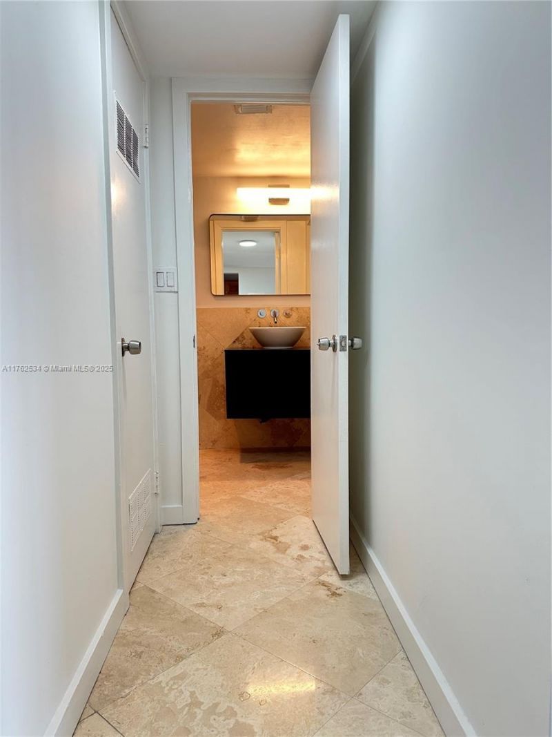 345 Ocean Dr, Unit 1022, Miami Beach, FL 33139 Photo