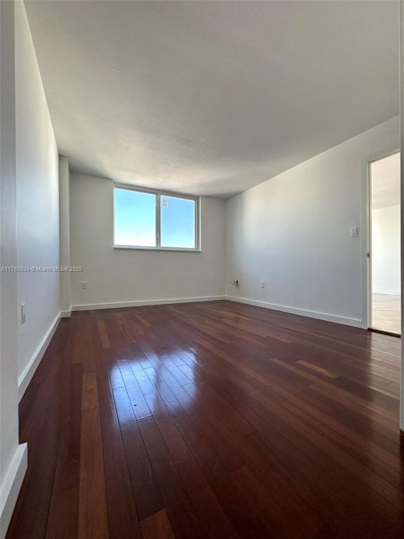 345 Ocean Dr, Unit 1022, Miami Beach, FL 33139 Photo