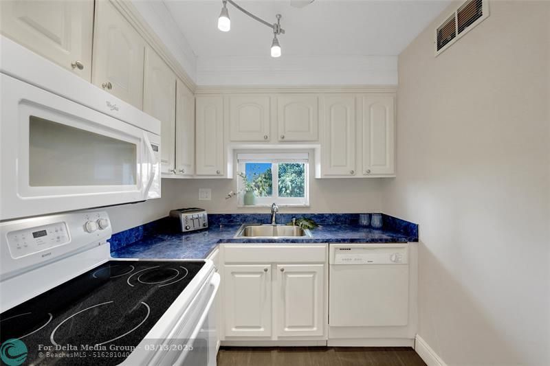 8980 S Hollybrook Boulevard, Unit 304, Pembroke Pines, FL 33025 Photo