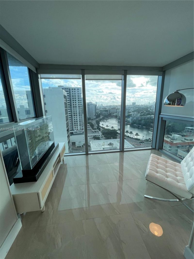 2655 Collins Ave, Unit 1906, Miami Beach, FL 33140 Photo