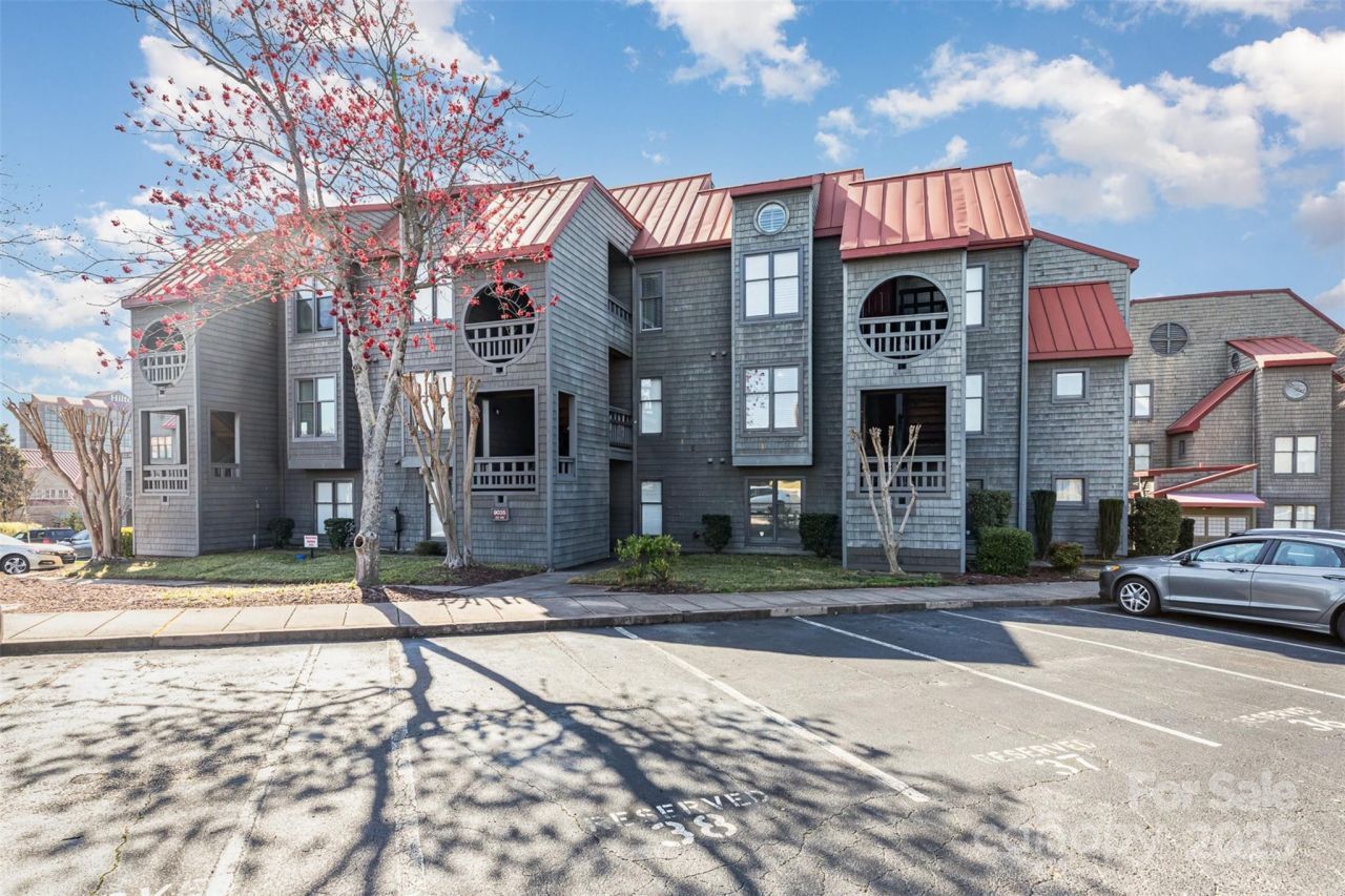 9035 J M Keynes Drive, Unit 33, Charlotte, NC 28262 Main Photo