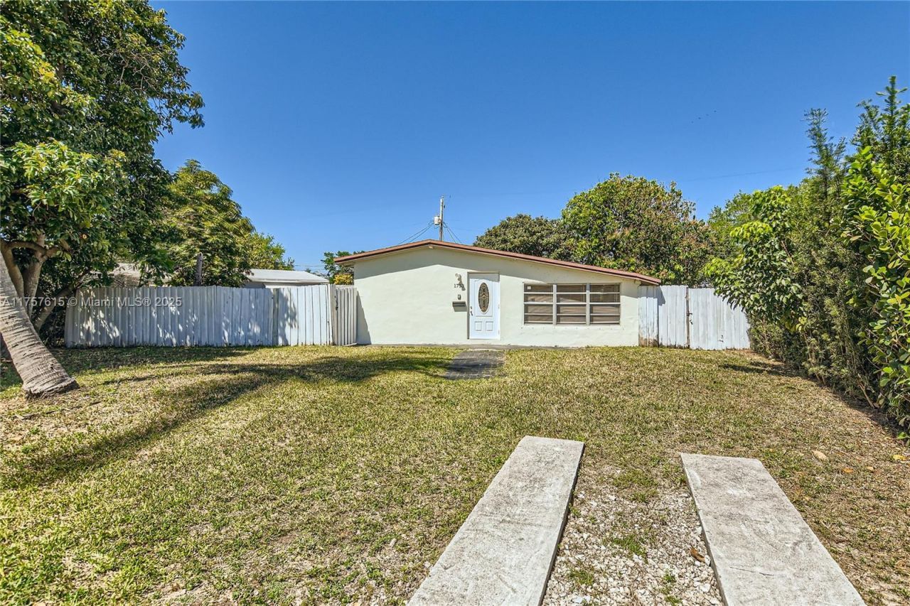 1753 NE 178th St, North Miami Beach, FL 33162 Photo