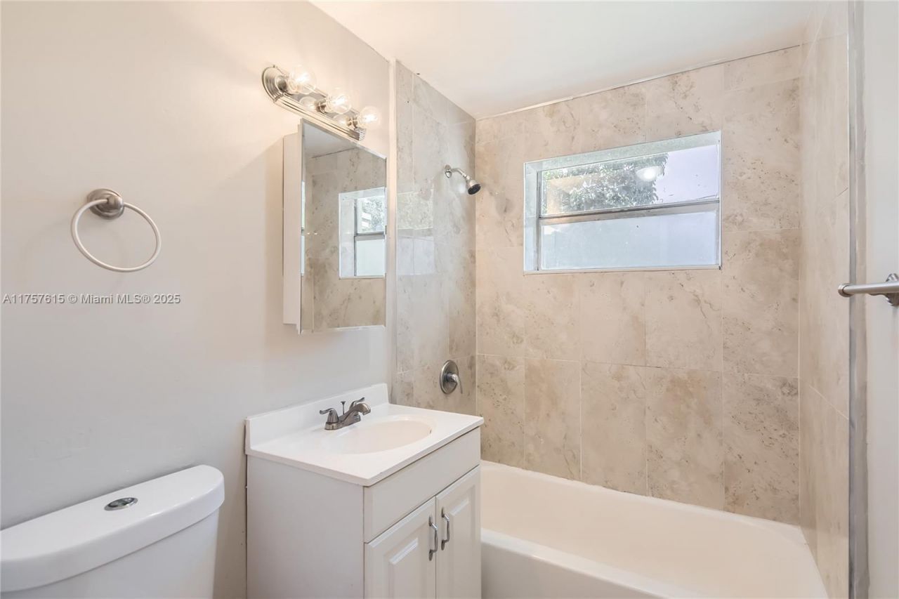 1753 NE 178th St, North Miami Beach, FL 33162 Photo