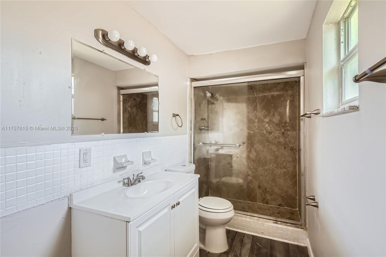 1753 NE 178th St, North Miami Beach, FL 33162 Photo