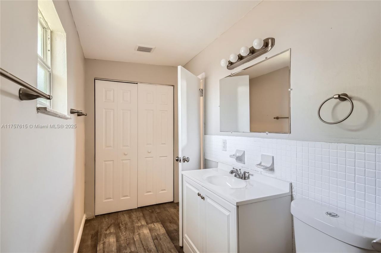 1753 NE 178th St, North Miami Beach, FL 33162 Photo