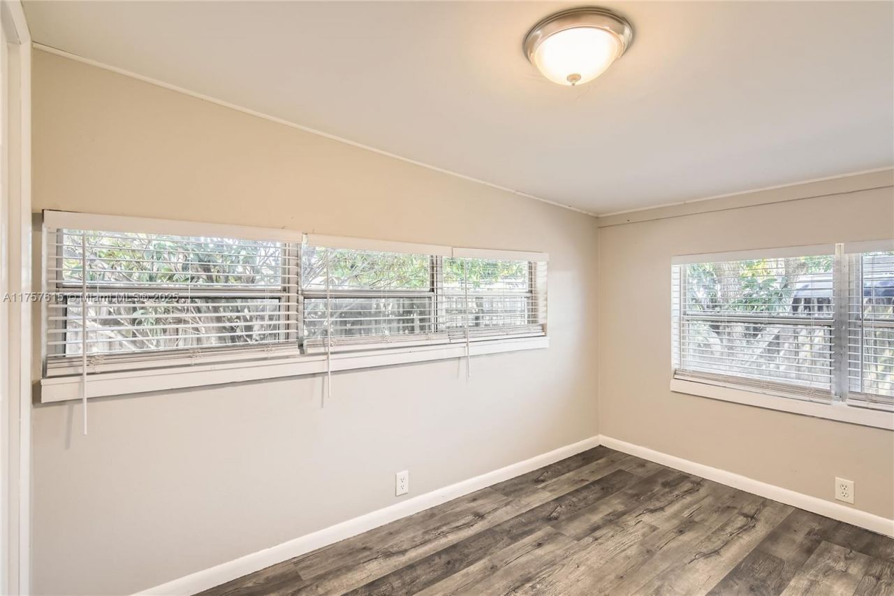 1753 NE 178th St, North Miami Beach, FL 33162 Photo