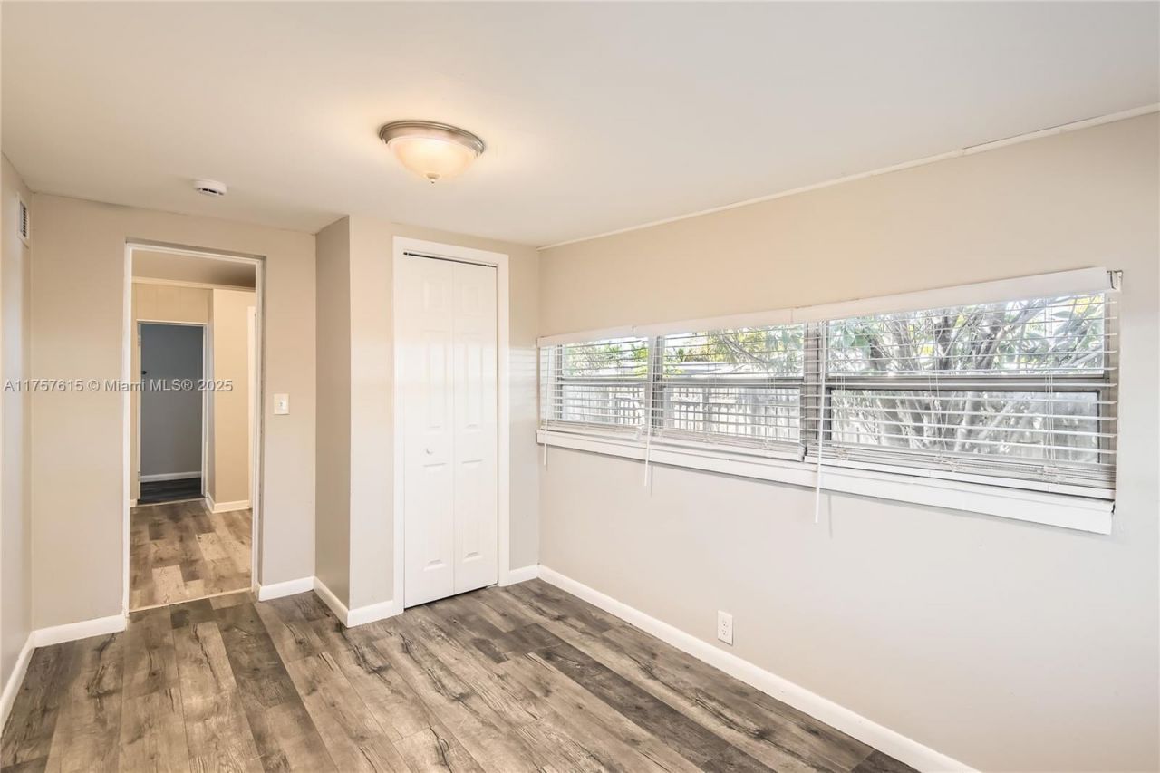 1753 NE 178th St, North Miami Beach, FL 33162 Photo