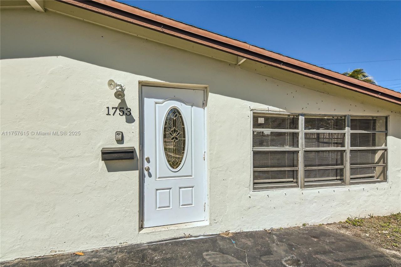 1753 NE 178th St, North Miami Beach, FL 33162 Photo