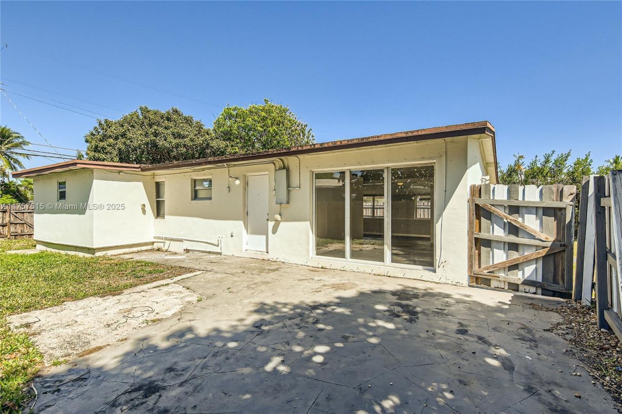 1753 NE 178th St, North Miami Beach, FL 33162 Photo