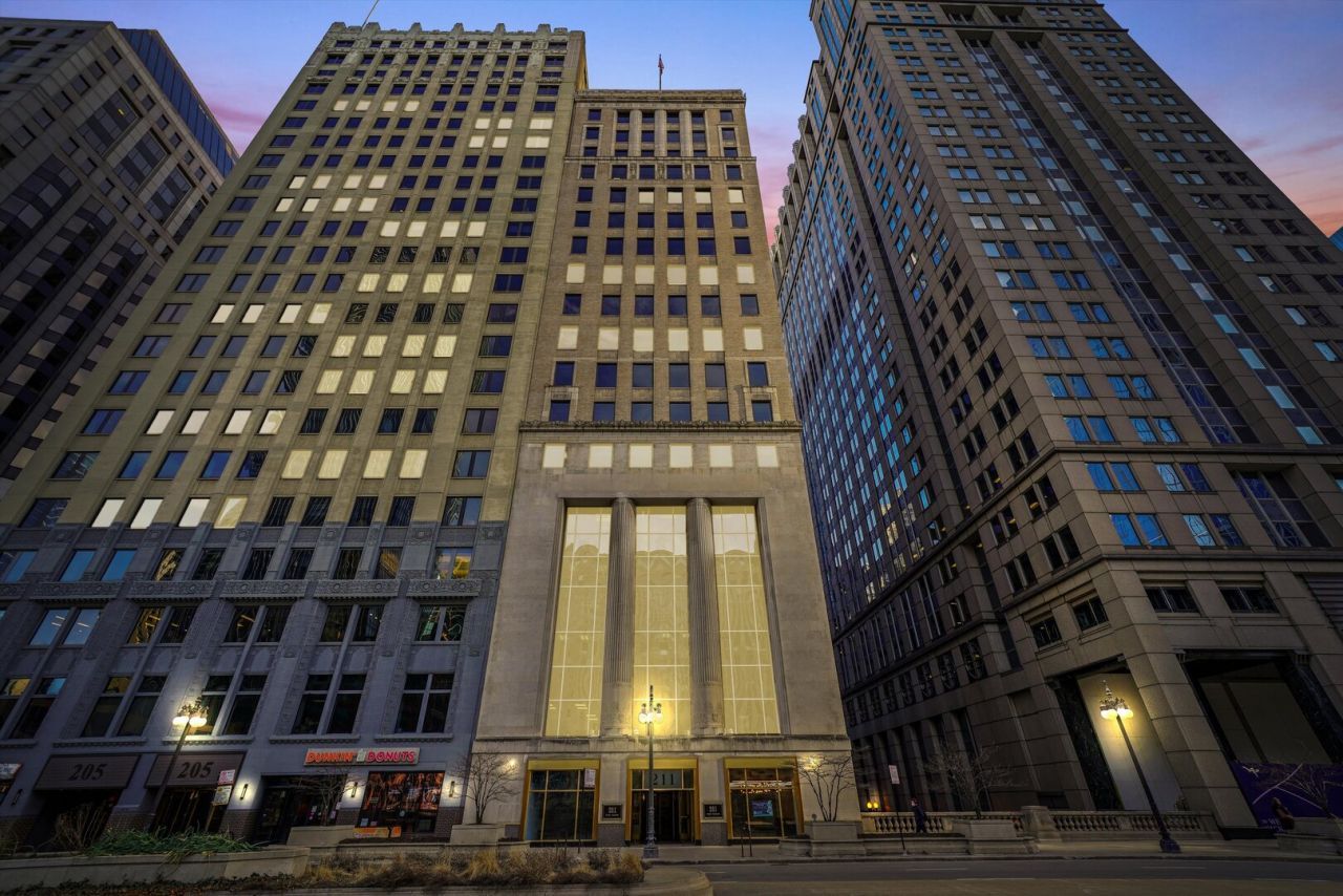 211 W Wacker Drive, Chicago, IL 60606