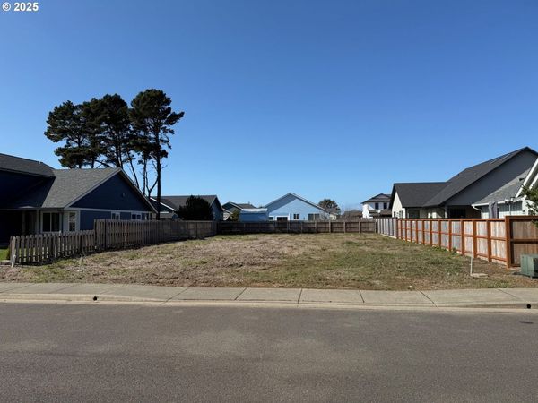 2653 FRANKLIN SW AVE, Bandon, OR 97411