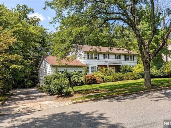 10 Flanders Drive, Montville Township, NJ 07058