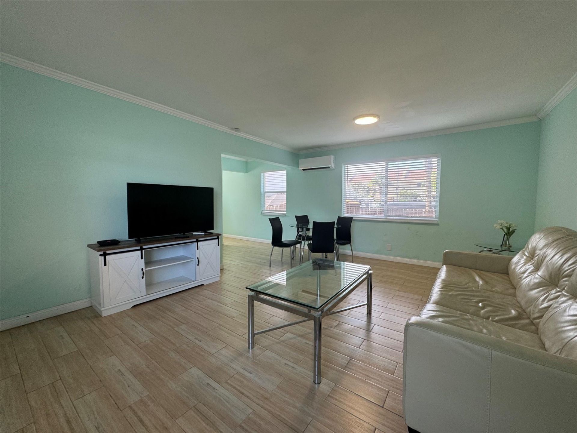 323 Monroe Street, Unit 2, Hollywood, FL 33019 Photo