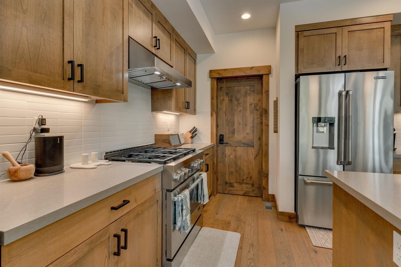 9234 Heartwood Drive, Truckee, CA 96161 Photo