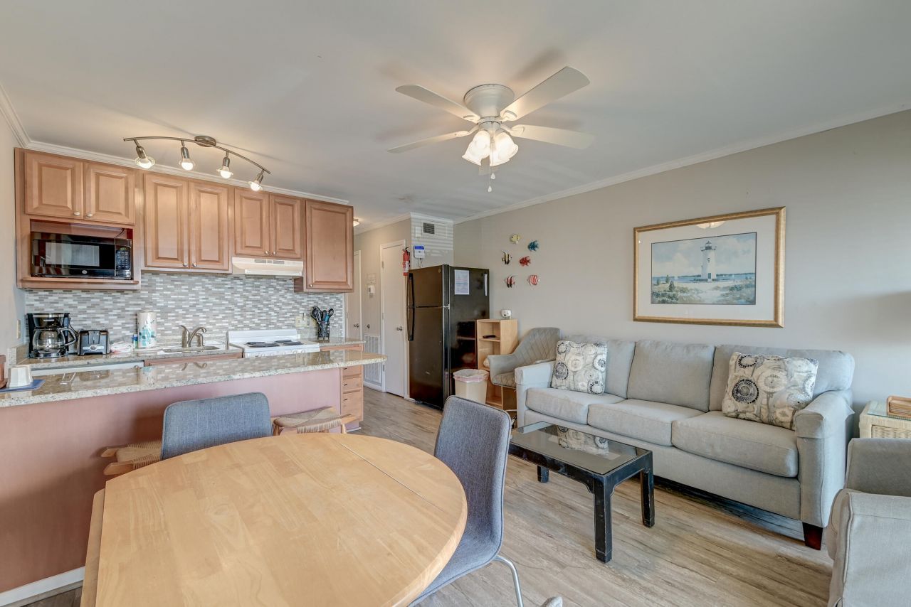 1300 Ocean Boulevard Photo 5