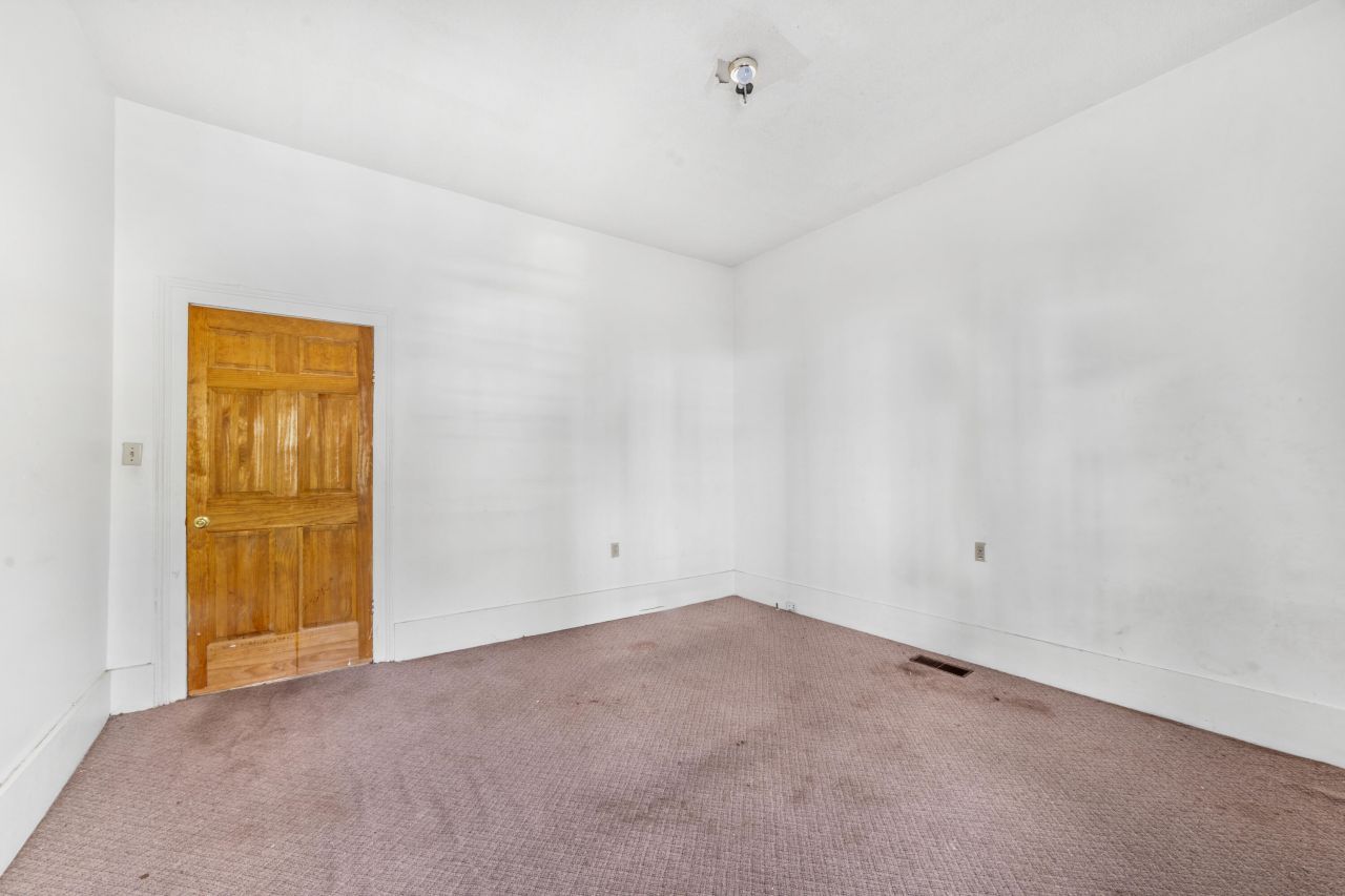 461 Sellers Avenue Photo 7