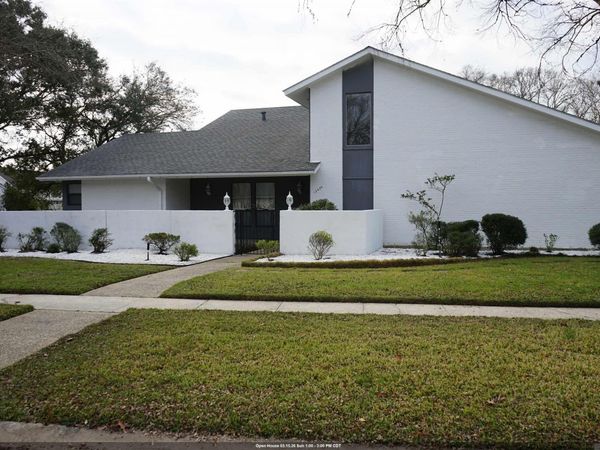 12426 N Lake Sherwood Ave, Baton Rouge, LA 70816