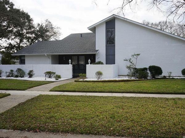 12426 N Lake Sherwood Ave, Baton Rouge, LA 70816