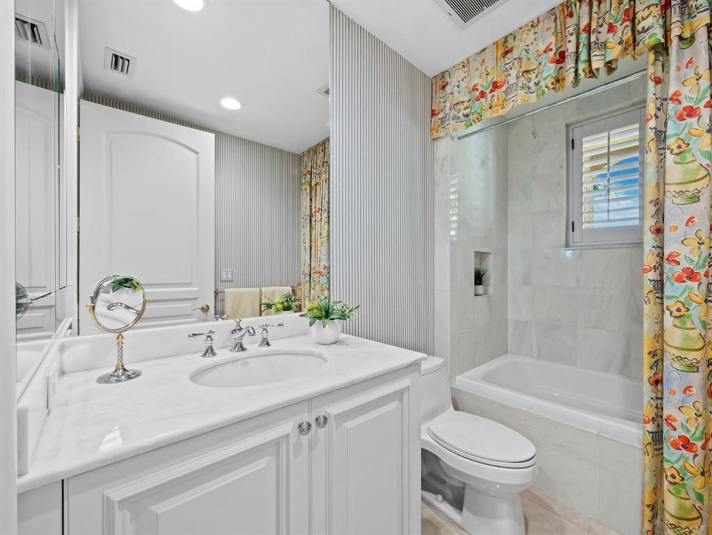 2161 Gulf Of Mexico Drive, Unit 3, Longboat Key, FL 34228 Photo