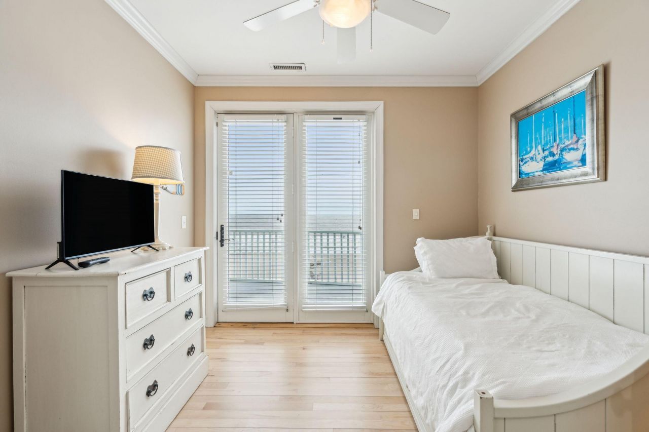 1699 E Ashley Avenue Photo 44