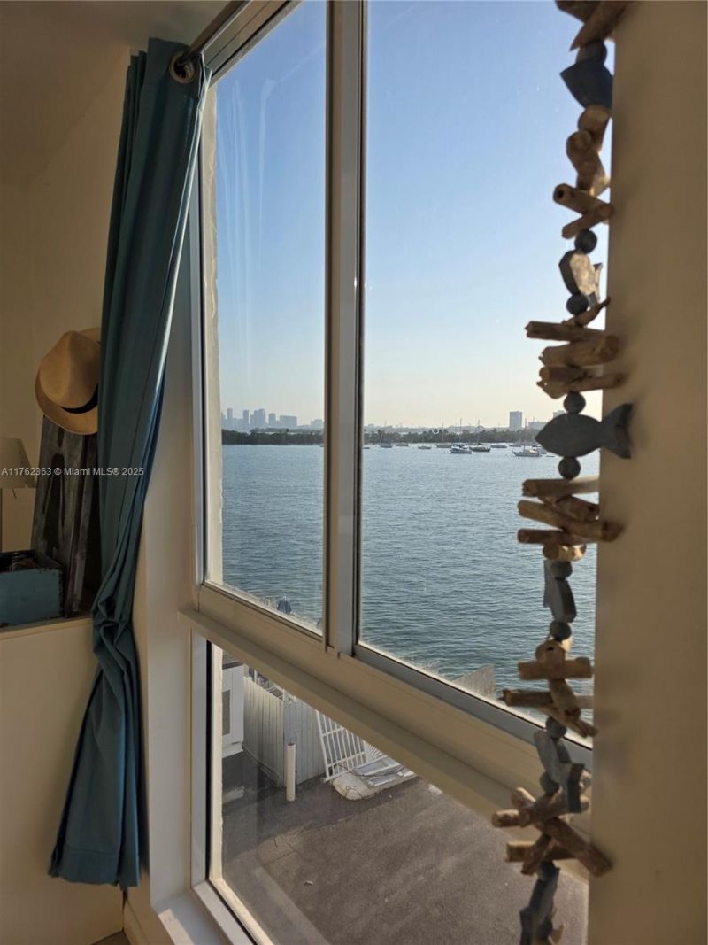 7928 West Dr, Unit 307, North Bay Village, FL 33141 Photo