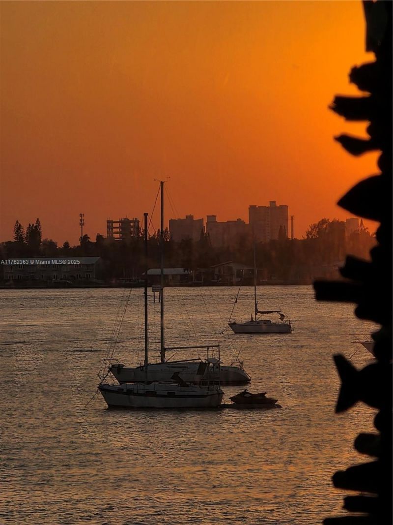 7928 West Dr, Unit 307, North Bay Village, FL 33141 Photo