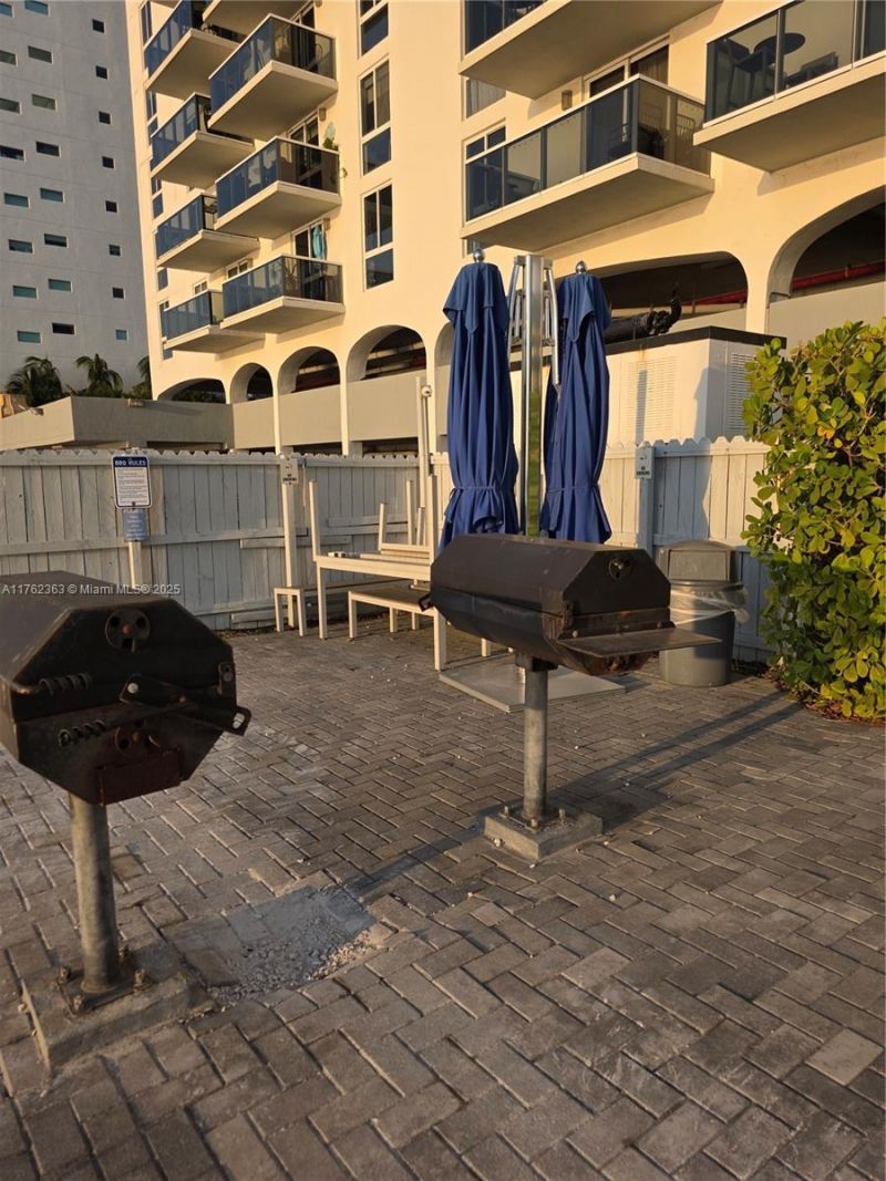 7928 West Dr, Unit 307, North Bay Village, FL 33141 Photo