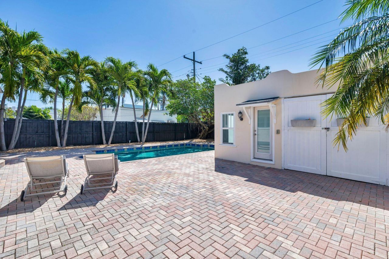 222 Greenwood Drive, West Palm Beach, FL 33405 Photo