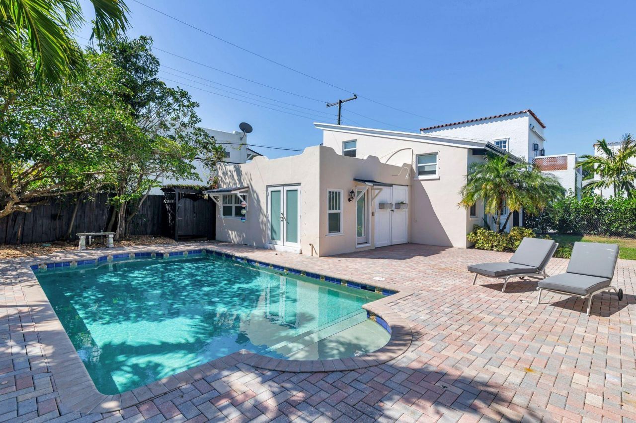 222 Greenwood Drive, West Palm Beach, FL 33405 Photo