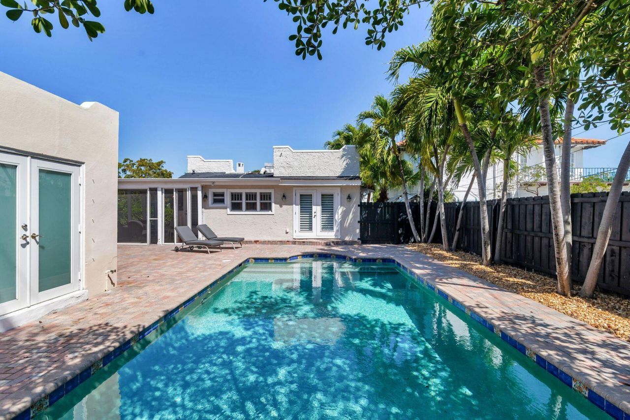 222 Greenwood Drive, West Palm Beach, FL 33405 Photo