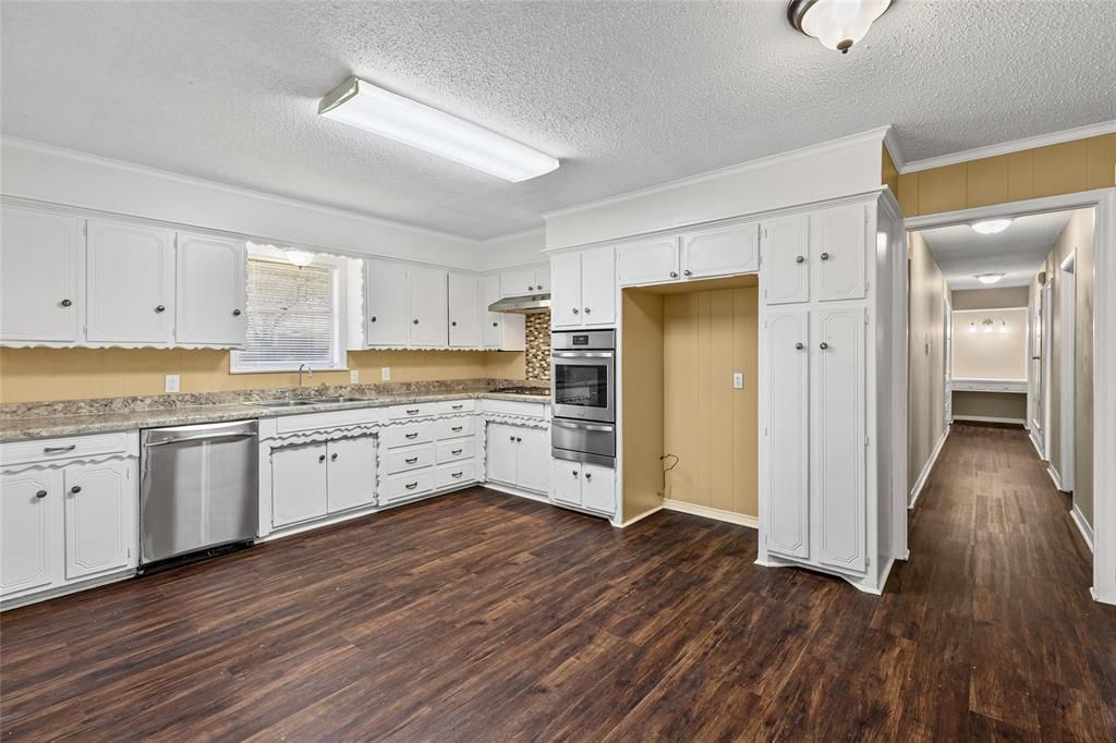 6305 Chapman Drive, Greenville, TX 75402 Main Photo