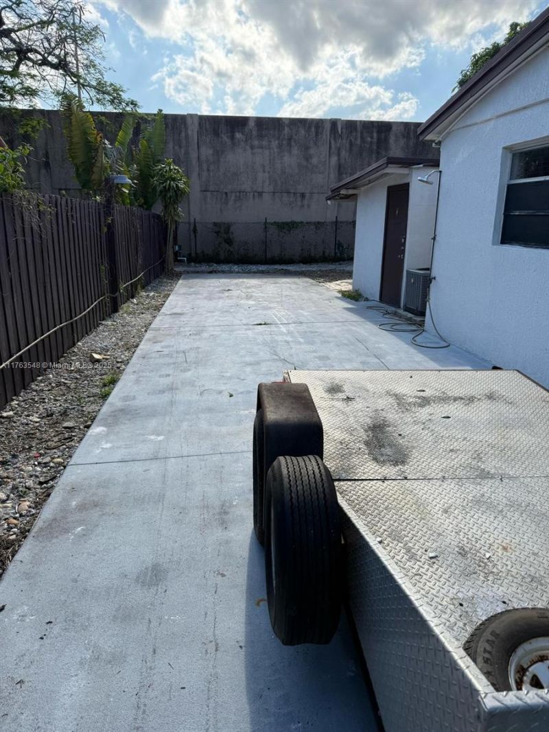 1541 SW 52nd Ave, Plantation, FL 33317 Photo