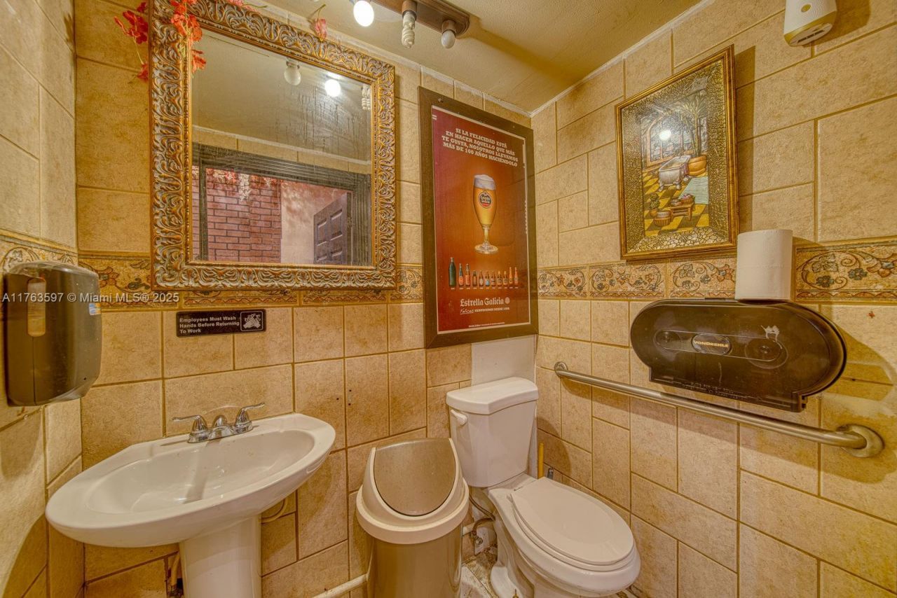 Highly Profitable Restaurant-bar For Sale On 8th , Miami, FL 33144 Photo