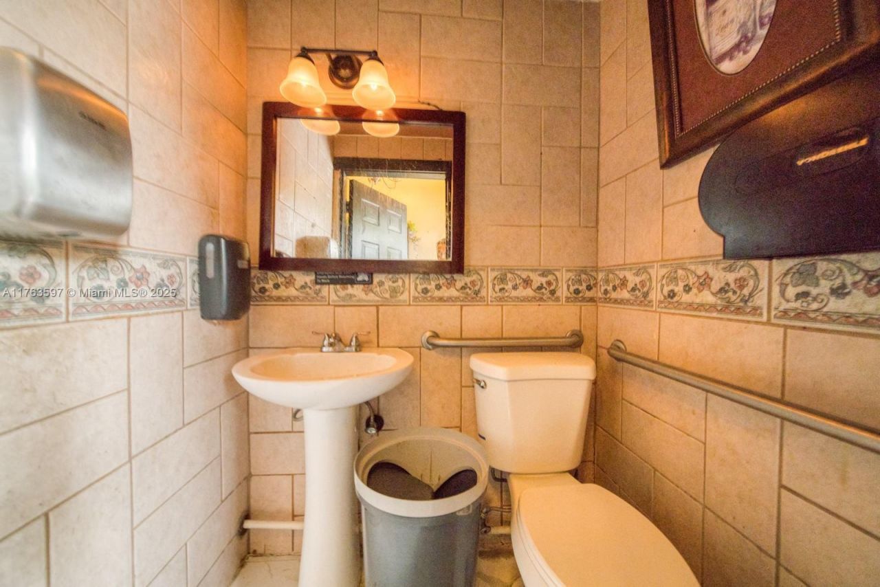 Highly Profitable Restaurant-bar For Sale On 8th , Miami, FL 33144 Photo