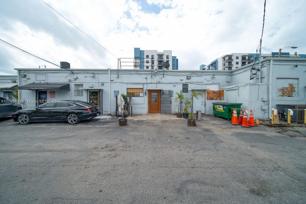 Highly Profitable Restaurant-bar For Sale On 8th , Miami, FL 33144 Photo