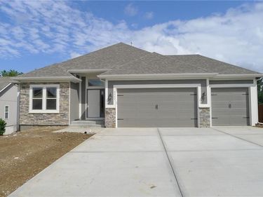 11440 N Auburndale Circle, Kansas City, MO 64157