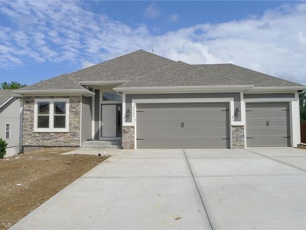 11440 N Auburndale Circle, Kansas City, MO 64157