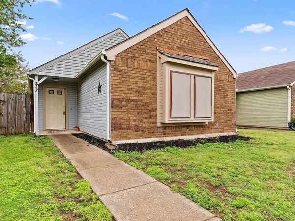 217 Teakwood Lane, Lewisville, TX 75067