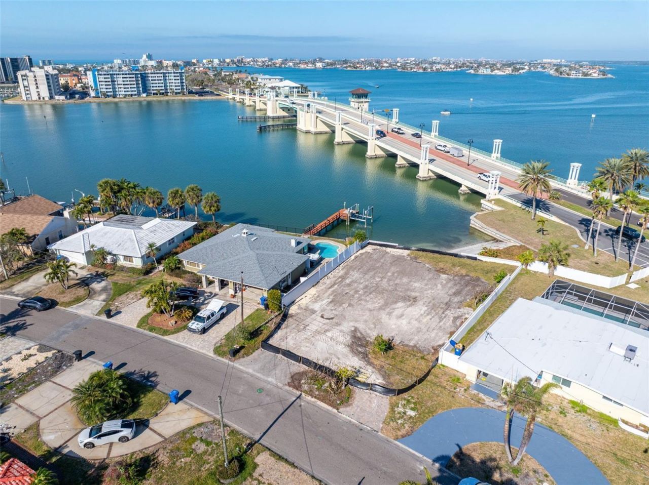 8043 Causeway Boulevard S, Saint Petersburg, FL 33707 Photo