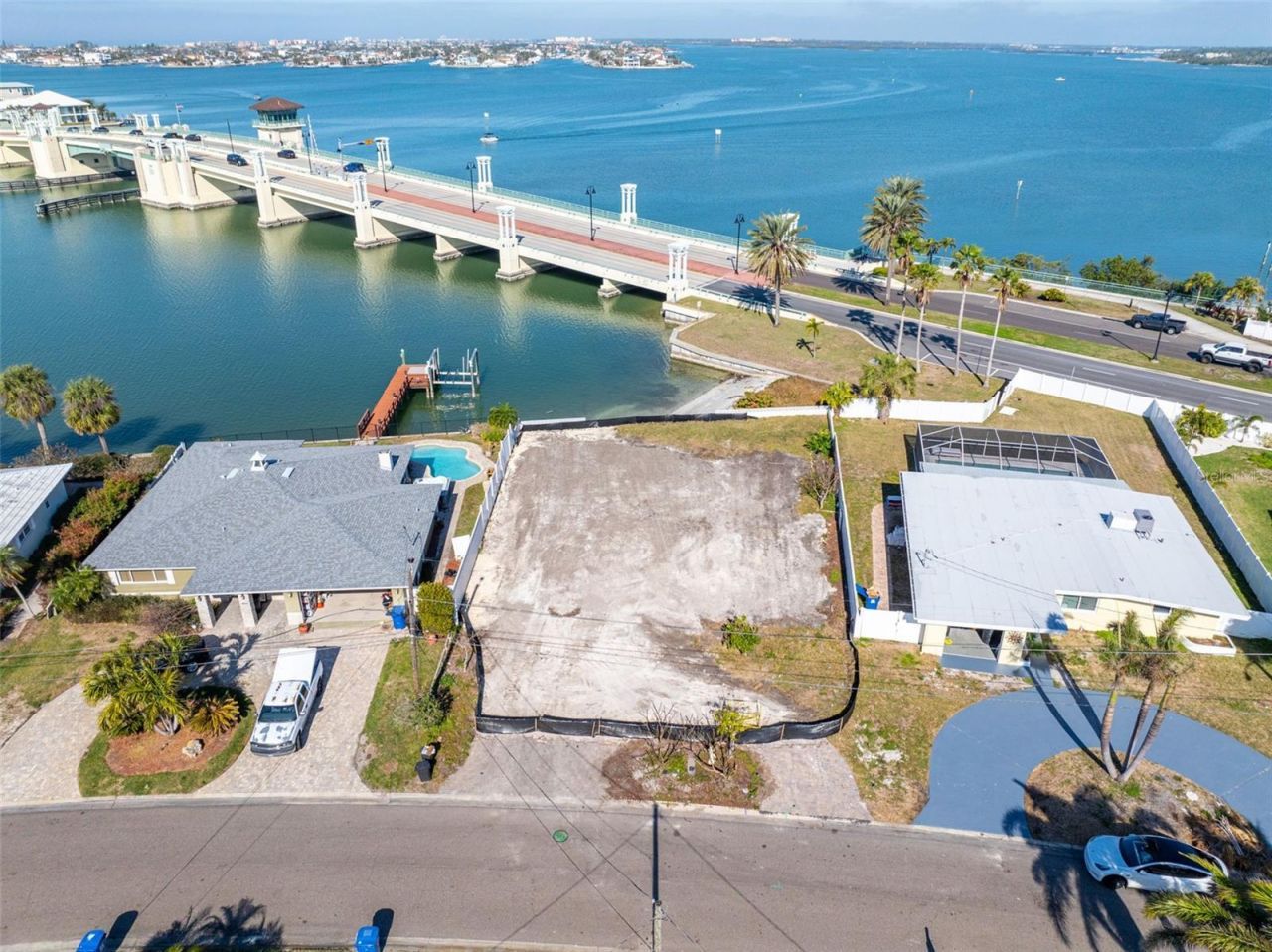 8043 Causeway Boulevard S, Saint Petersburg, FL 33707 Photo