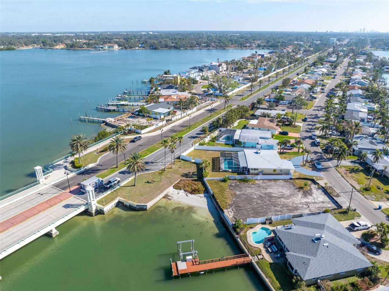 8043 Causeway Boulevard S, Saint Petersburg, FL 33707 Photo