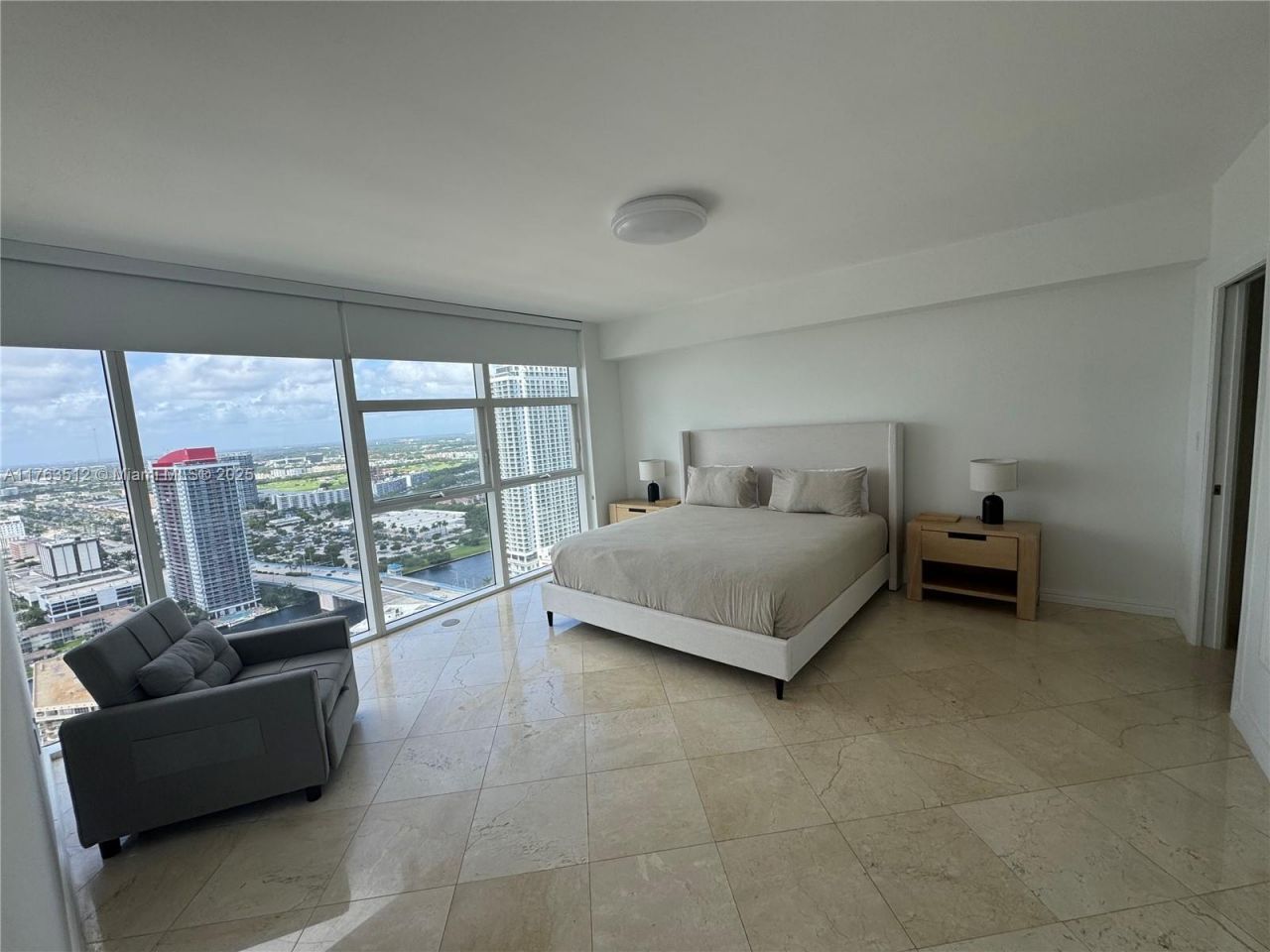 1830 S Ocean Dr, Unit 3707, Hallandale Beach, FL 33009 Photo