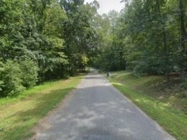 222 Beach Cliff , Nottoway, VA 23824
