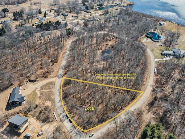 8 Highfield Road, Three Rivers, MI 49093