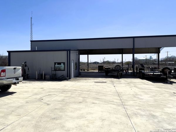 210 N Cherry, Pearsall, TX 78061