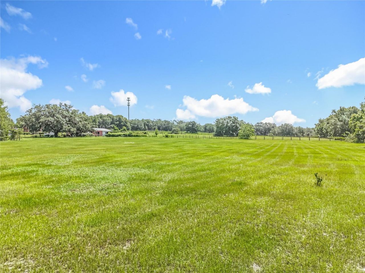 41204 Emeralda Island Road, Leesburg, FL 34788 Photo