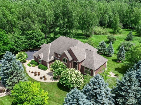 6 Troon Court, Dellwood, MN 55110