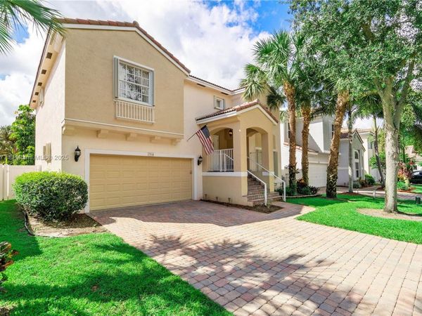 7546 NW 18th Dr, Pembroke Pines, FL 33024