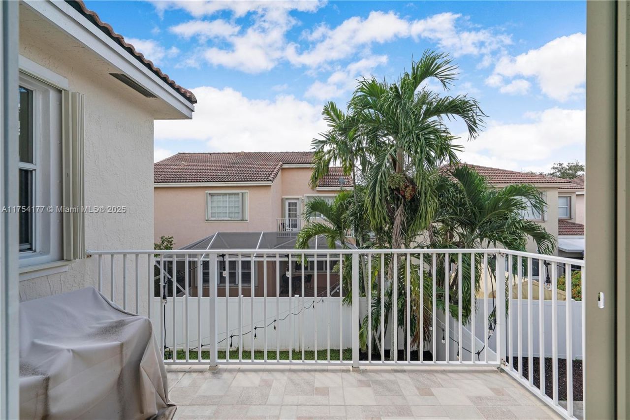 7546 NW 18th Dr, Pembroke Pines, FL 33024 Photo